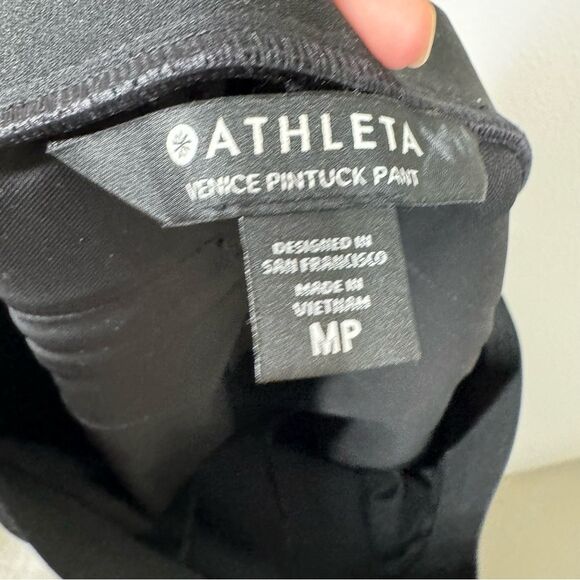 Athleta Venice Pintuck Pants Solid Black Tapered Ankle Fit Athleisure Women’s MP - Picture 3 of 8